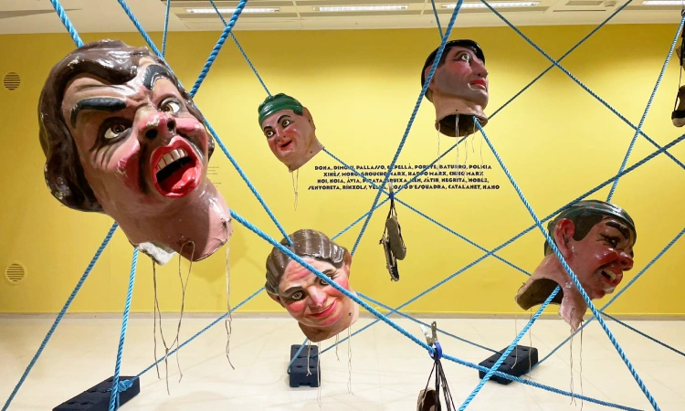 A l'ombra dels gegants: una exposició a Badalona repassa la història dels capgrossos