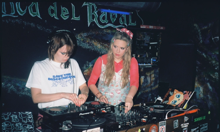 El col·lectiu de dones que rebutja la "cultura del DJ famós" en favor del grup