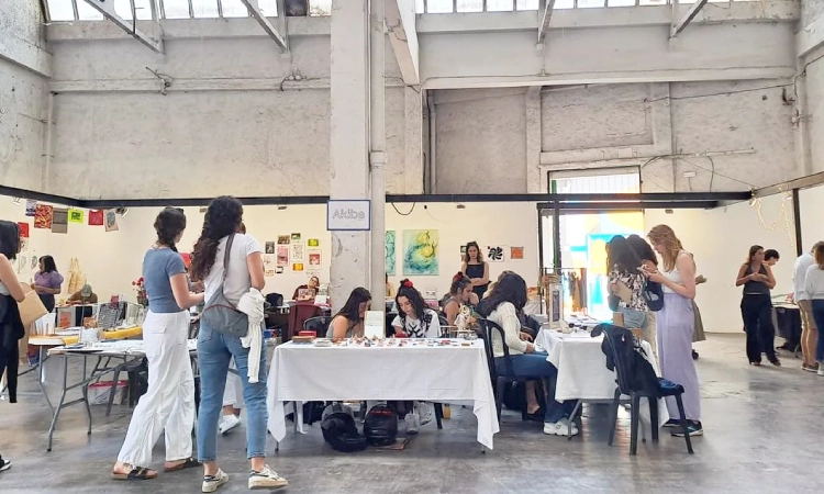 FAS-B: la fira de la Nau Bostik que connecta els estudiants d'art amb el mercat laboral