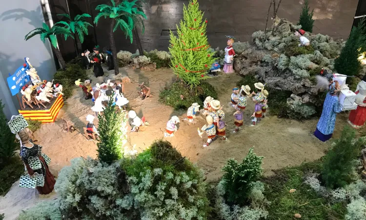 Gegants, bèsties i capgrossos en un pessebre ben especial a Ciutat Vella